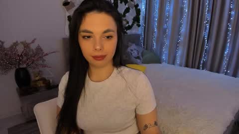 Snapshot of unforgettablestarfall chatting on 01/14/25, 07:11 Patricia online show from 01/14/25, 07:11