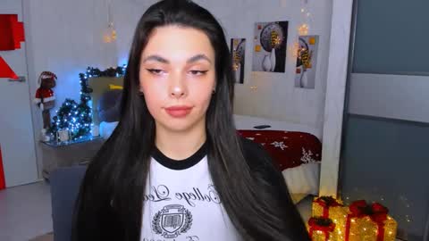 Snapshot of unforgettablestarfall chatting on 01/15/25, 09:41 Patricia online show from 01/15/25, 09:41