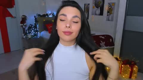 Snapshot of unforgettablestarfall chatting on 01/17/25, 07:27 Patricia online show from 01/17/25, 07:27