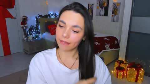 Snapshot of unforgettablestarfall chatting on 01/17/25, 10:34 Patricia online show from 01/17/25, 10:34