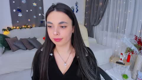 Snapshot of unforgettablestarfall chatting on 01/18/25, 04:42 Patricia online show from 01/18/25, 04:42