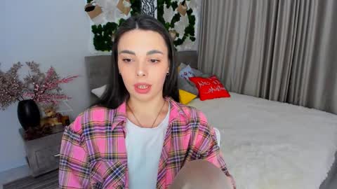 Snapshot of unforgettablestarfall chatting on 01/19/25, 07:26 Patricia online show from 01/19/25, 07:26