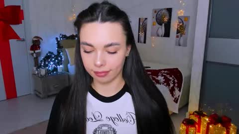 Snapshot of unforgettablestarfall chatting on 01/23/25, 02:12 Patricia online show from 01/23/25, 02:12