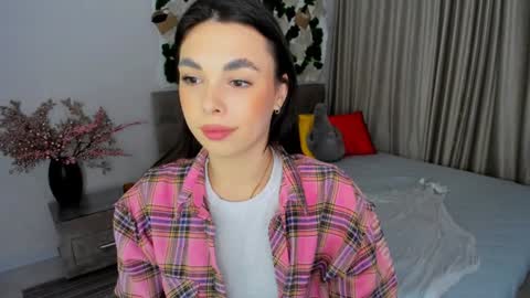 Snapshot of unforgettablestarfall chatting on 02/02/25, 07:35 Patricia online show from 02/02/25, 07:35