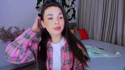 Snapshot of unforgettablestarfall chatting on 02/02/25, 10:49 Patricia online show from 02/02/25, 10:49