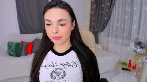 Snapshot of unforgettablestarfall chatting on 02/03/25, 08:03 Patricia online show from 02/03/25, 08:03