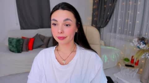 Snapshot of unforgettablestarfall chatting on 02/04/25, 02:07 Patricia online show from 02/04/25, 02:07