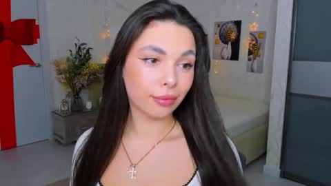 Snapshot of unforgettablestarfall chatting on 02/04/25, 10:34 Patricia online show from 02/04/25, 10:34