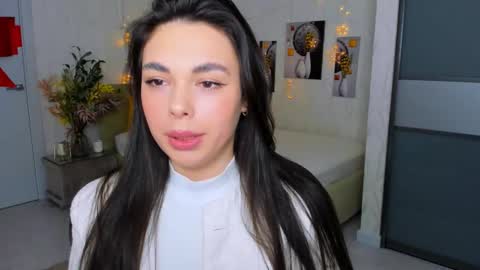 Snapshot of unforgettablestarfall chatting on 02/07/25, 04:24 Patricia online show from 02/07/25, 04:24