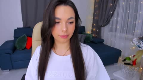 Snapshot of unforgettablestarfall chatting on 02/08/25, 04:25 Patricia online show from 02/08/25, 04:25