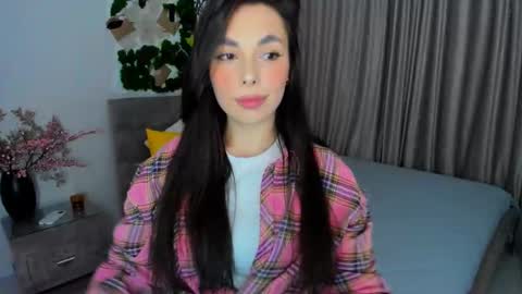 Snapshot of unforgettablestarfall chatting on 02/12/25, 01:52 Patricia online show from 02/12/25, 01:52