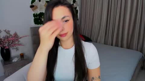 Snapshot of unforgettablestarfall chatting on 02/12/25, 04:54 Patricia online show from 02/12/25, 04:54