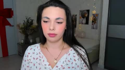 Snapshot of unforgettablestarfall chatting on 02/14/25, 01:34 Patricia online show from 02/14/25, 01:34