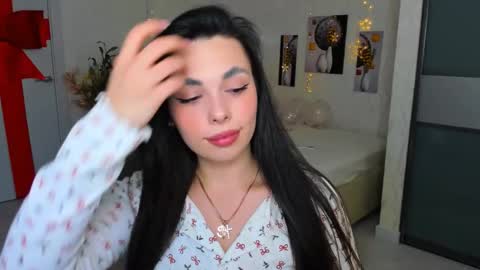 Snapshot of unforgettablestarfall chatting on 02/14/25, 07:38 Patricia online show from 02/14/25, 07:38