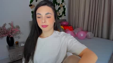 Snapshot of unforgettablestarfall chatting on 02/15/25, 10:42 Patricia online show from 02/15/25, 10:42