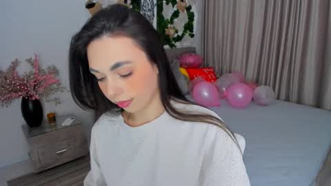 Snapshot of unforgettablestarfall chatting on 02/16/25, 01:47 Patricia online show from 02/16/25, 01:47