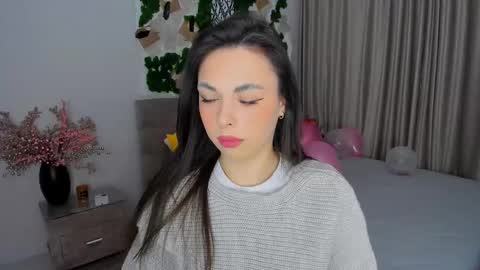 Snapshot of unforgettablestarfall chatting on 02/16/25, 07:16 Patricia online show from 02/16/25, 07:16