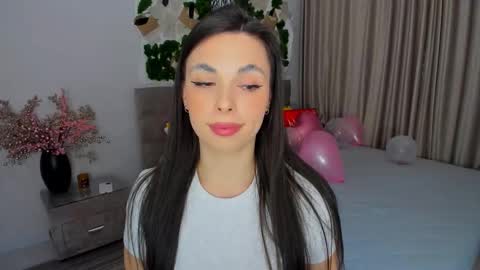 Snapshot of unforgettablestarfall chatting on 02/17/25, 01:36 Patricia online show from 02/17/25, 01:36