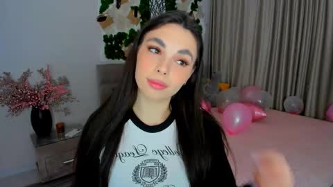 Snapshot of unforgettablestarfall chatting on 02/19/25, 01:18 Patricia online show from 02/19/25, 01:18