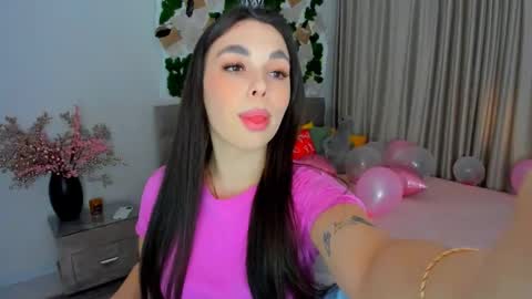 Snapshot of unforgettablestarfall chatting on 02/19/25, 04:44 Patricia online show from 02/19/25, 04:44