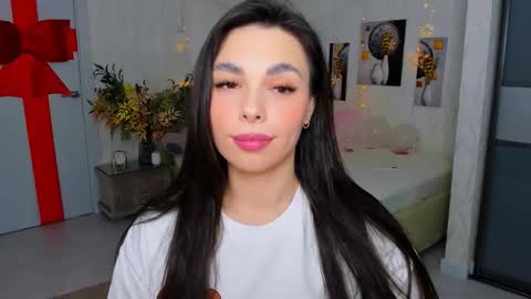 Snapshot of unforgettablestarfall chatting on 02/25/25, 08:41 Patricia online show from 02/25/25, 08:41