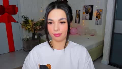 Snapshot of unforgettablestarfall chatting on 02/25/25, 11:44 Patricia online show from 02/25/25, 11:44