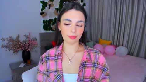 Snapshot of unforgettablestarfall chatting on 03/03/25, 01:53 Patricia online show from 03/03/25, 01:53