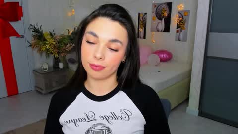 Snapshot of unforgettablestarfall chatting on 03/03/25, 10:10 Patricia online show from 03/03/25, 10:10