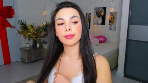 Snapshot of unforgettablestarfall chatting on 03/04/25, 01:12 Patricia online show from 03/04/25, 01:12