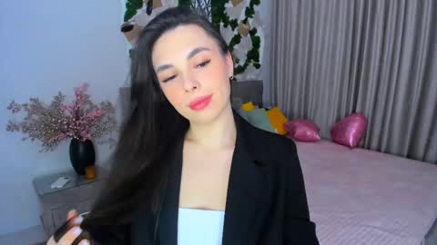 Snapshot of unforgettablestarfall chatting on 03/08/25, 07:31 Patricia online show from 03/08/25, 07:31