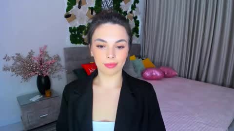 Snapshot of unforgettablestarfall chatting on 03/08/25, 10:34 Patricia online show from 03/08/25, 10:34