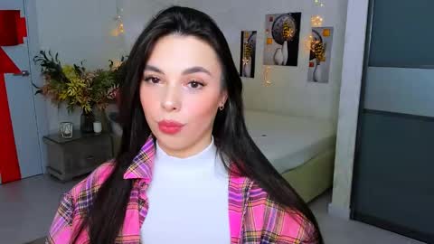 Snapshot of unforgettablestarfall chatting on 03/10/25, 01:34 Patricia online show from 03/10/25, 01:34