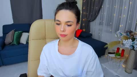 Snapshot of unforgettablestarfall chatting on 03/11/25, 01:48 Patricia online show from 03/11/25, 01:48