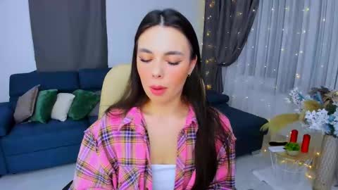 Snapshot of unforgettablestarfall chatting on 03/11/25, 08:20 Patricia online show from 03/11/25, 08:20