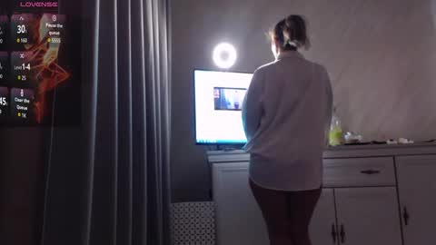 Snapshot of unfulfilledwife chatting on 04/29/26, 10:16 Eva online show from 04/29/26, 10:16