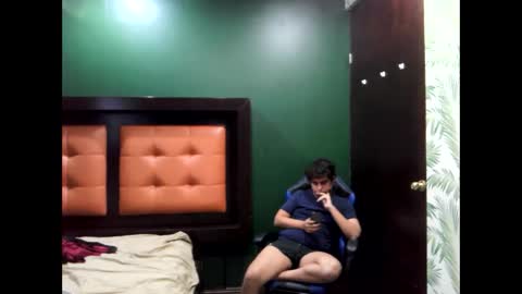 Snapshot of unlimitedfantasy chatting on 11/02/25, 04:59 Thiago online show from 11/02/25, 04:59