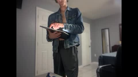 Snapshot of unverifiedbwc chatting on 12/05/25, 04:43 Stepbro online show from 12/05/25, 04:43