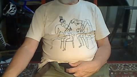 Snapshot of updownunder chatting on 03/04/26, 05:02 Freddie online show from 03/04/26, 05:02