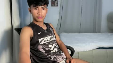 ur_fuckerbttm online show from 02/04/26, 12:55