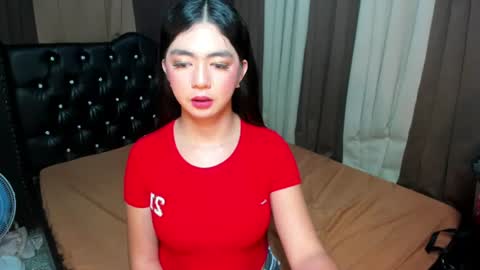 Snapshot of ur_girl_dwalker chatting on 06/19/26, 07:56 ur_girl_dwalker online show from 06/19/26, 07:56
