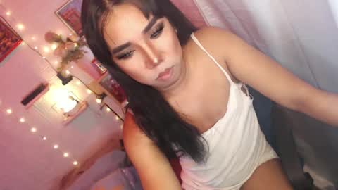 Snapshot of ur_hot_tommiexx chatting on 01/05/25, 03:02 jennie online show from 01/05/25, 03:02