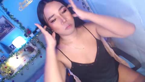 Snapshot of ur_hot_tommiexx chatting on 09/22/25, 02:13 jennie online show from 09/22/25, 02:13