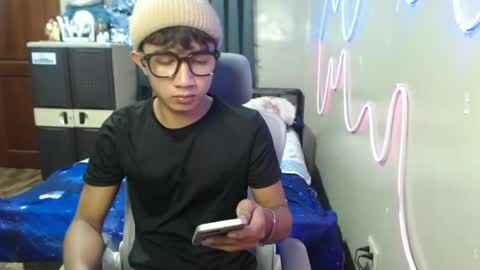 Snapshot of ur_hottestjonny chatting on 06/18/26, 10:41 jonny online show from 06/18/26, 10:41