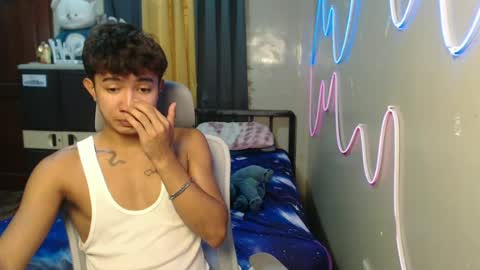 Snapshot of ur_hottestjonny chatting on 06/20/26, 12:58 jonny online show from 06/20/26, 12:58
