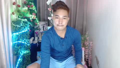 Snapshot of ur_hugechinito chatting on 12/23/24, 04:28 ur_hugechinito online show from 12/23/24, 04:28