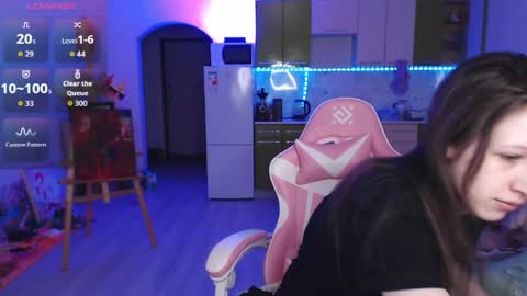 Snapshot of ur_kitty__ chatting on 04/19/26, 12:59 Lera online show from 04/19/26, 12:59