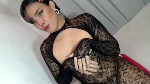 Snapshot of ur_krissyxxx chatting on 04/05/26, 12:52 kriss online show from 04/05/26, 12:52