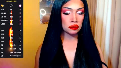 Snapshot of ur_new_fantasy chatting on 12/19/25, 01:18 Call me Queeny online show from 12/19/25, 01:18