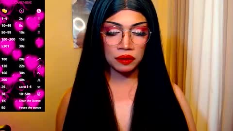 Snapshot of ur_new_fantasy chatting on 12/20/25, 03:30 Call me Queeny online show from 12/20/25, 03:30