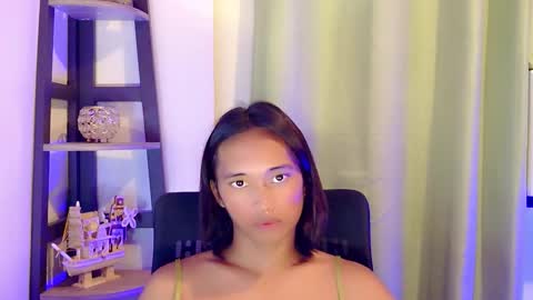 Snapshot of ur_sexyllie chatting on 02/08/26, 05:49 Ellie online show from 02/08/26, 05:49